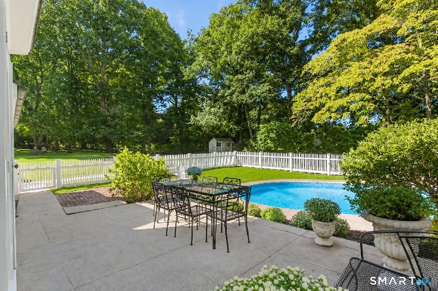 999 Bronson Road Fairfield, CT 06824 - Photo 33 of 39 Gallery Image 33