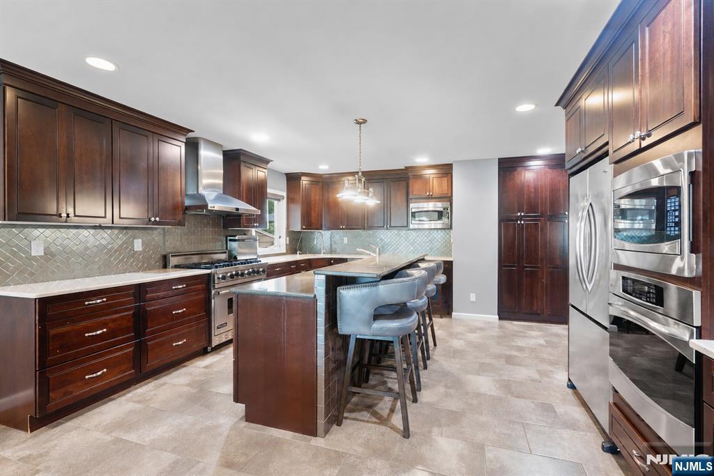 1759 Lilbet Road Teaneck, NJ 07666 - Photo 10 of 41