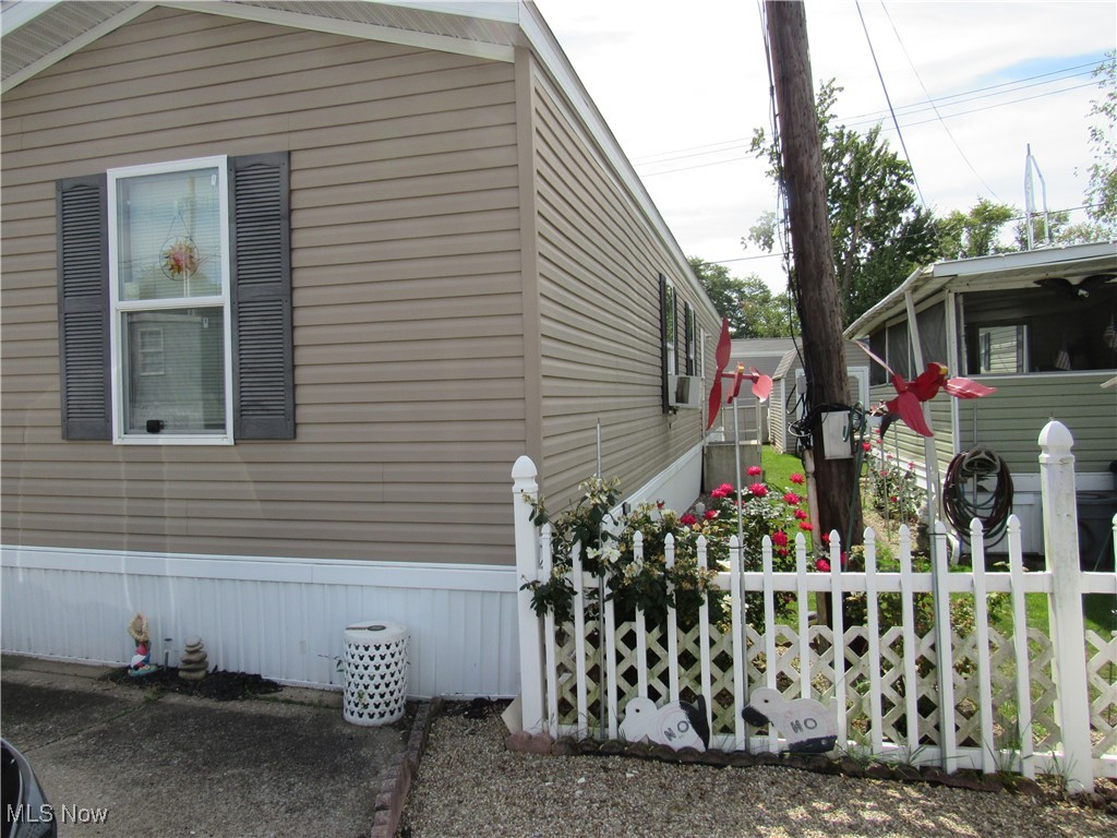22 Kyle Lane Akron, OH 44310 - Photo 2 of 20 View of side of home