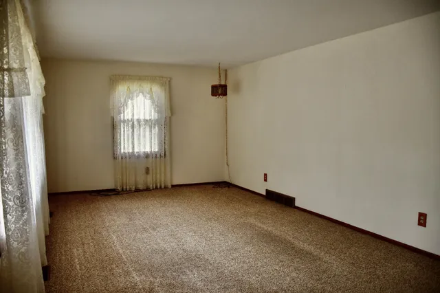 $196,500 | 722 Kendall Avenue South, Thief River Falls, MN 56701