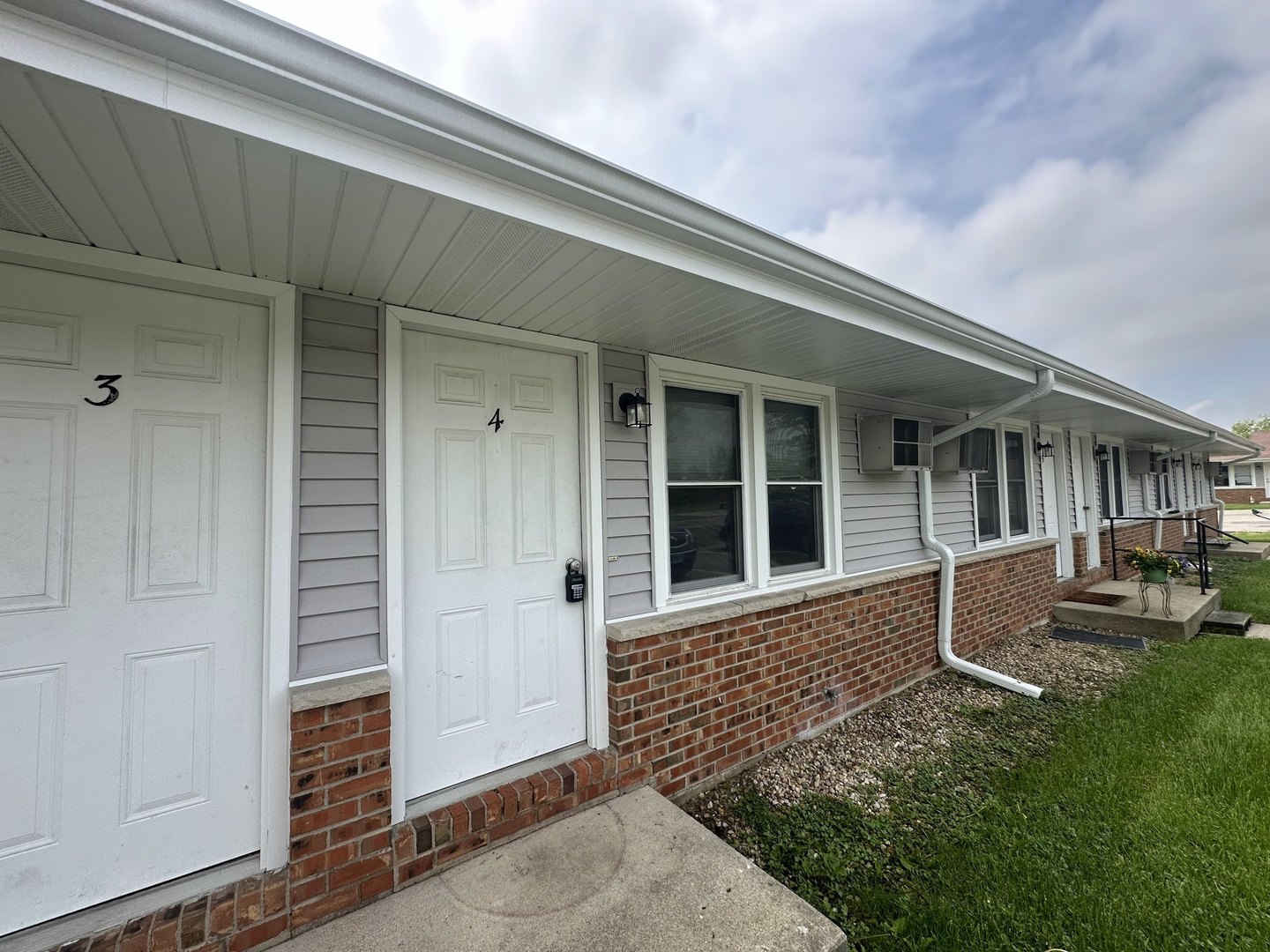 1014 Bratton Avenue, Unit 3 Marseilles, IL 61341 - Photo 2 of 11 front view of a house with a yard