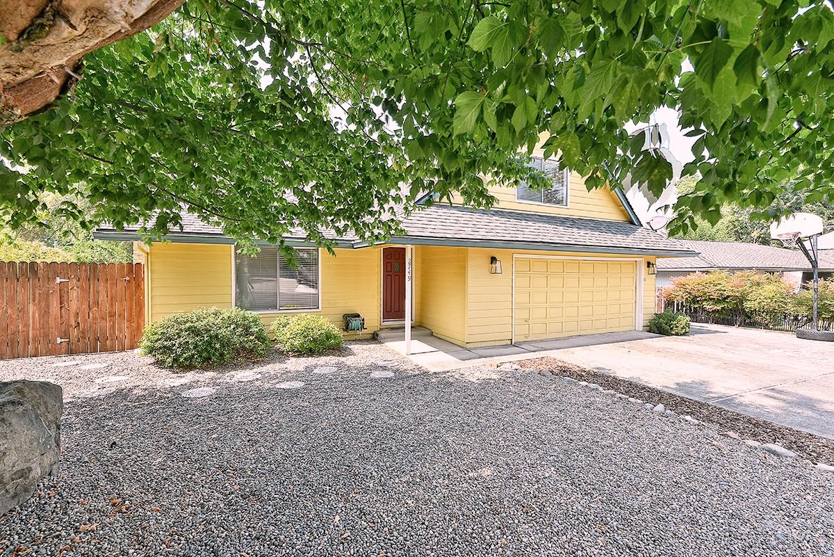 2749 Aldersgate Road Medford, OR 97504 - Photo 34 of 36 DSC_9657JSjaedit