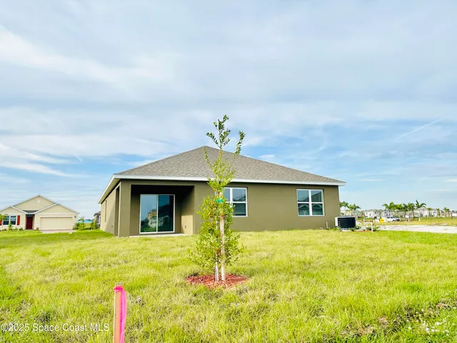 a front view of house with yard