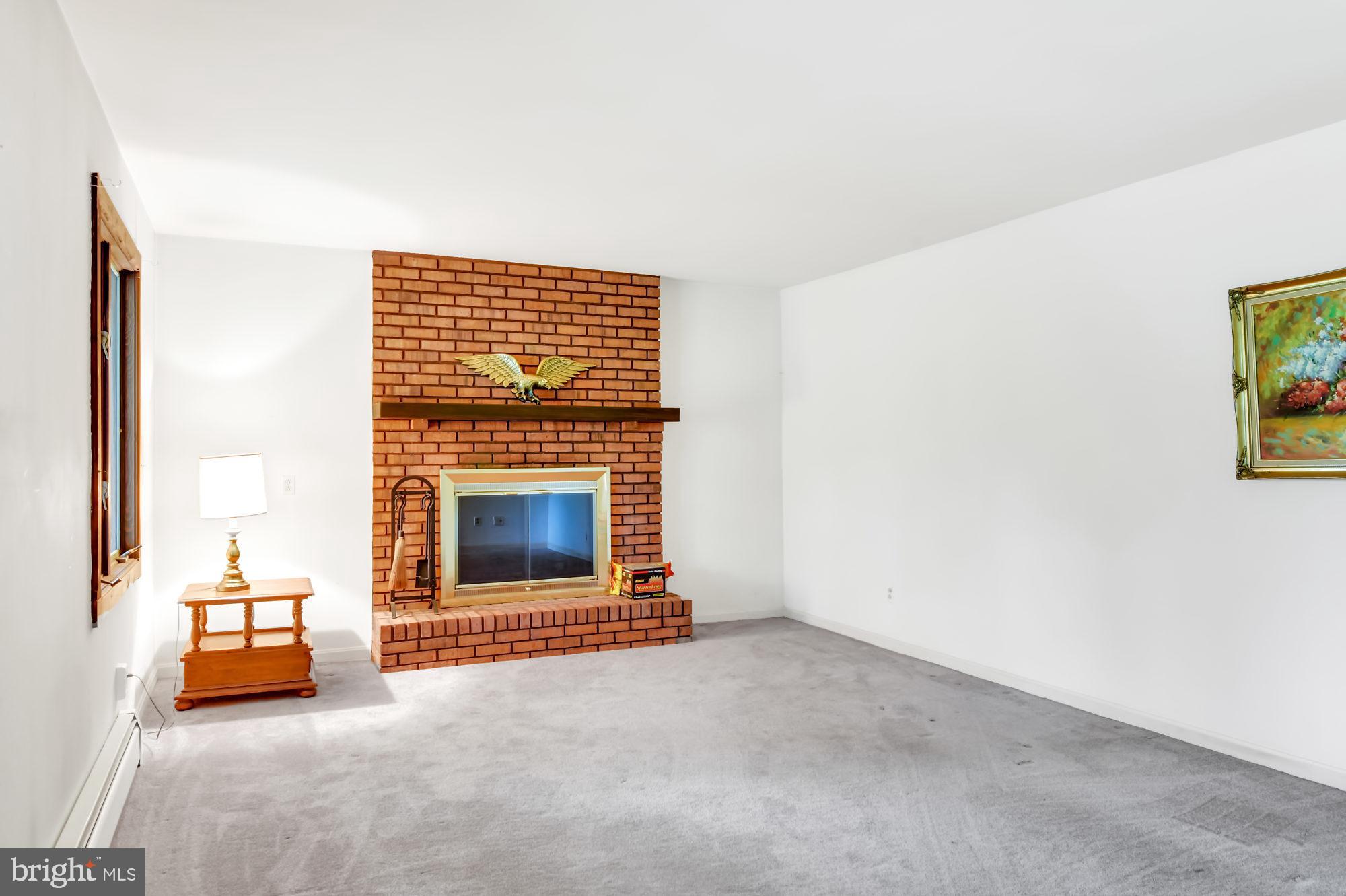 19543 Middletown Road Freeland, MD 21053 - Photo 10 of 36 Living Room