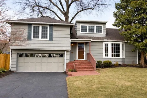 $389,000 | 7000 Roe Avenue, Prairie Village, KS 66208