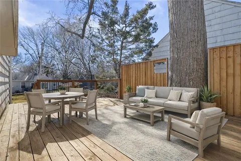 $389,000 | 7000 Roe Avenue, Prairie Village, KS 66208