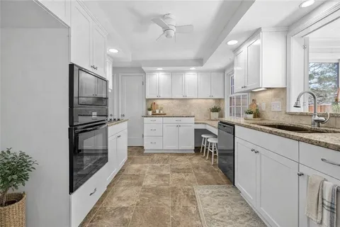 $389,000 | 7000 Roe Avenue, Prairie Village, KS 66208