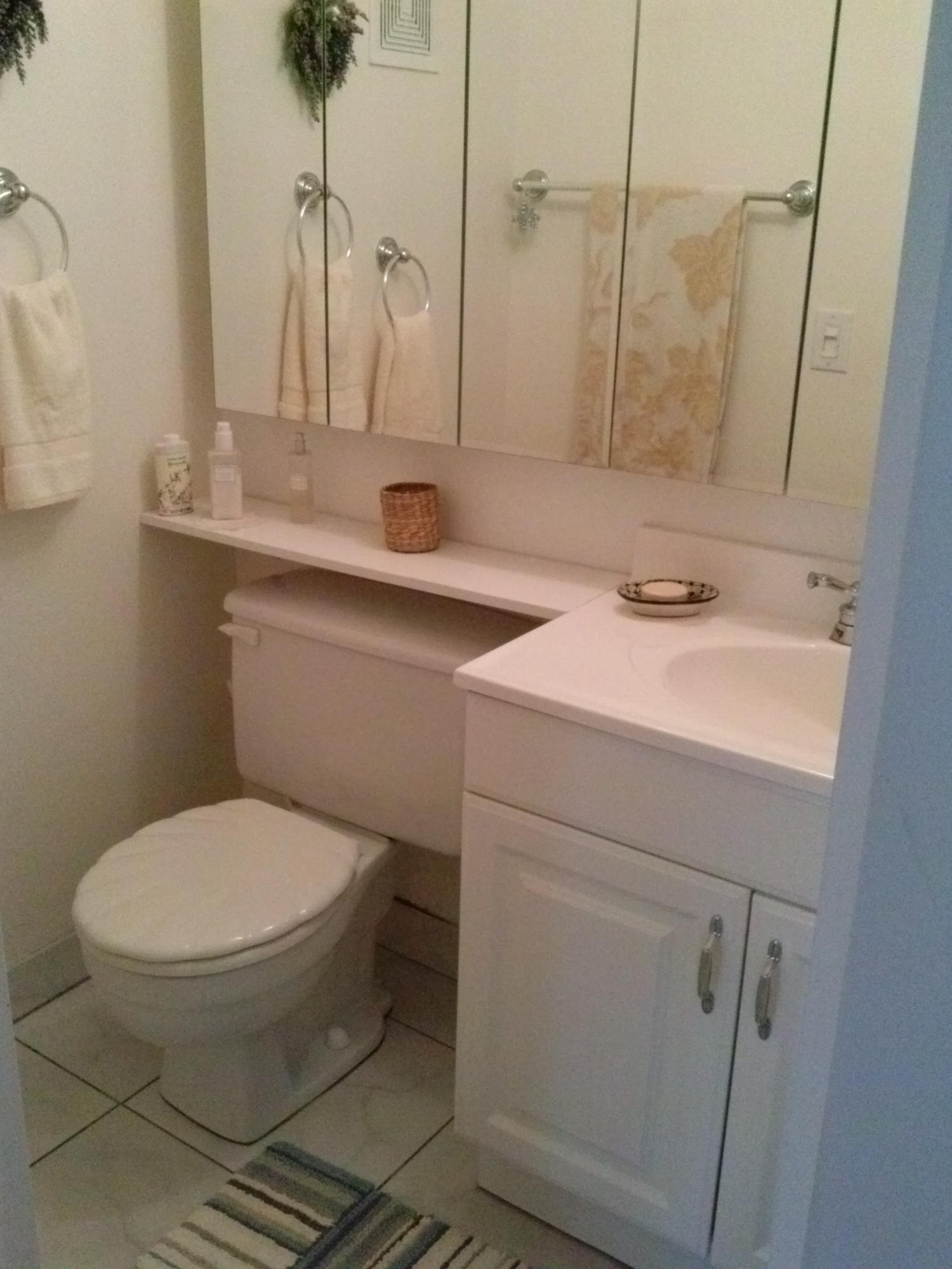 1098 Cornwall East, Unit 1098 Boca Raton, FL 33434 - Photo 13 of 22 HALF BATH