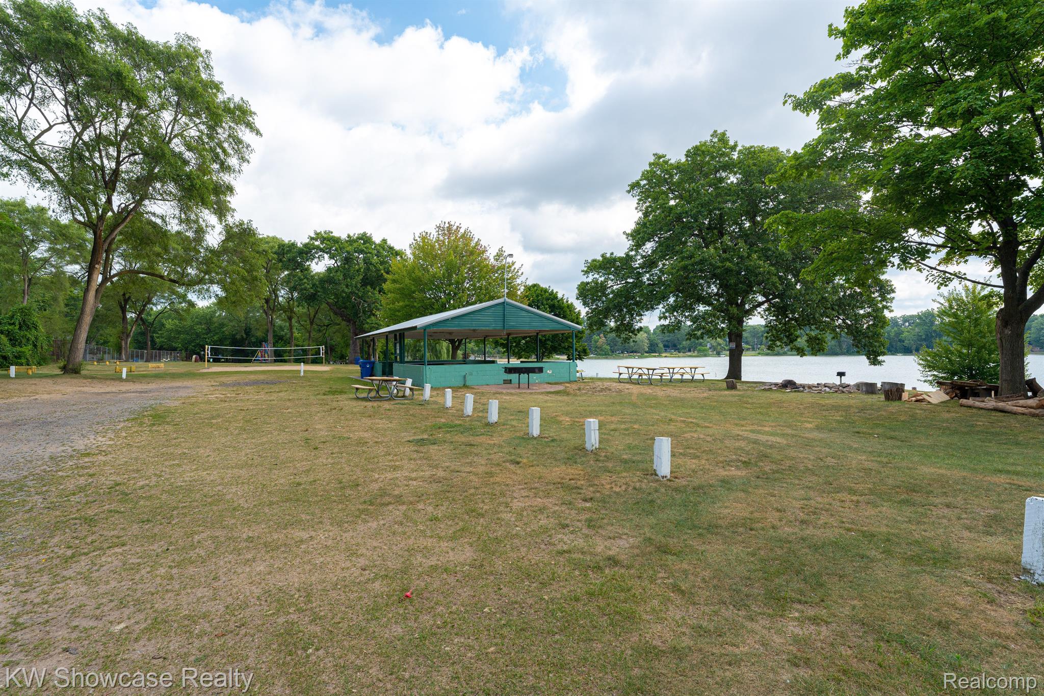 5693 Crescent Road Waterford, MI 48327 - Photo 46 of 56 Gallery Image 46