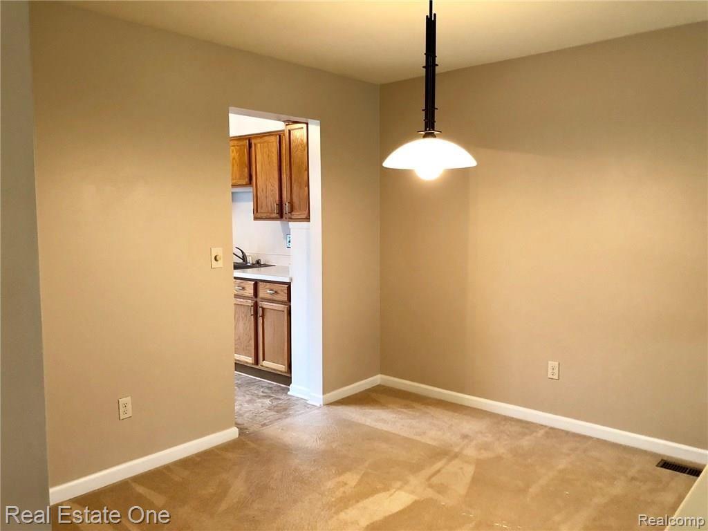 1195 Pine Ridge Court Rochester Hills, MI 48306 - Photo 4 of 10
