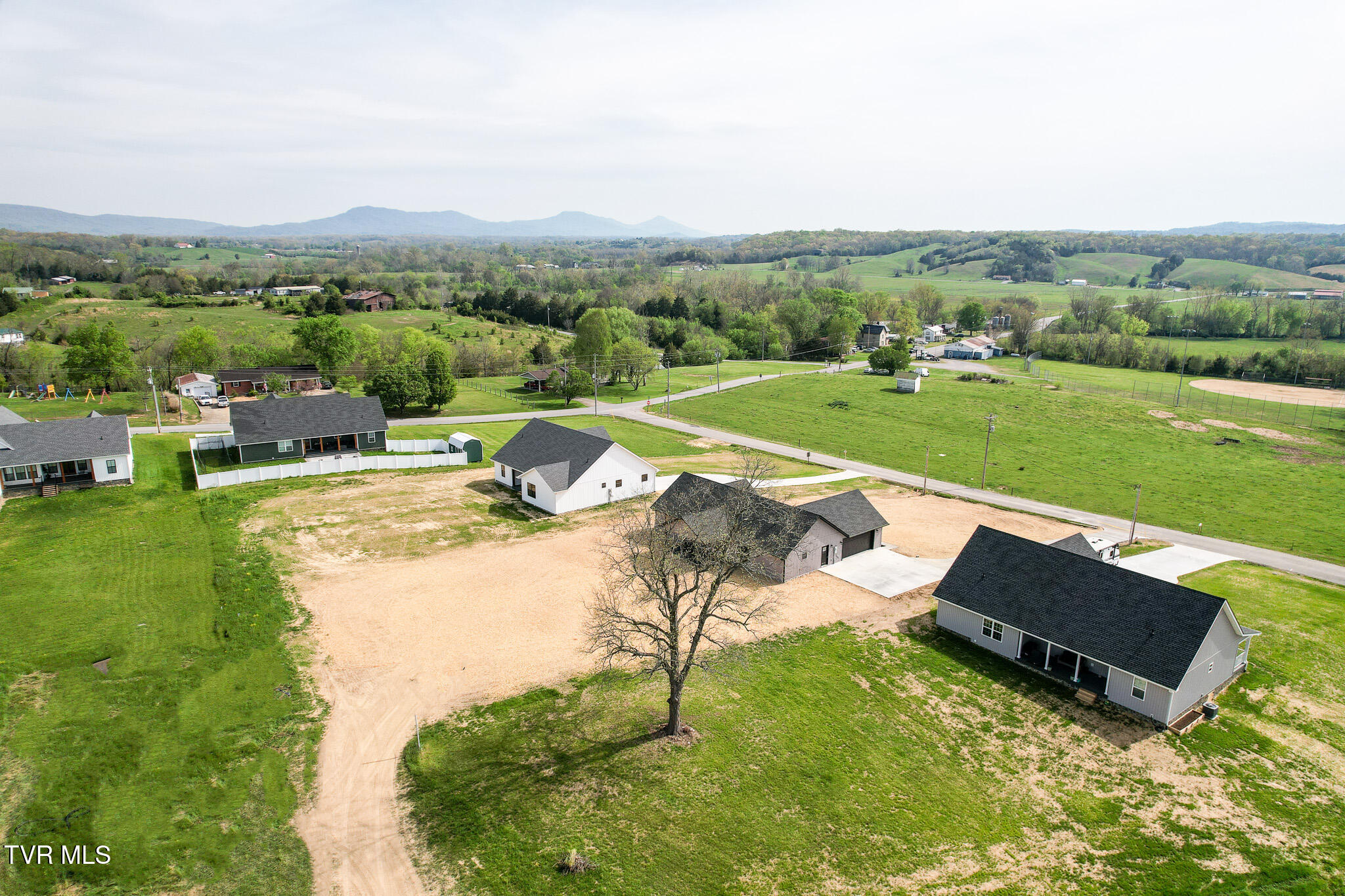 4245 John Graham Road Greeneville, TN 37745 - Photo 3 of 61 3