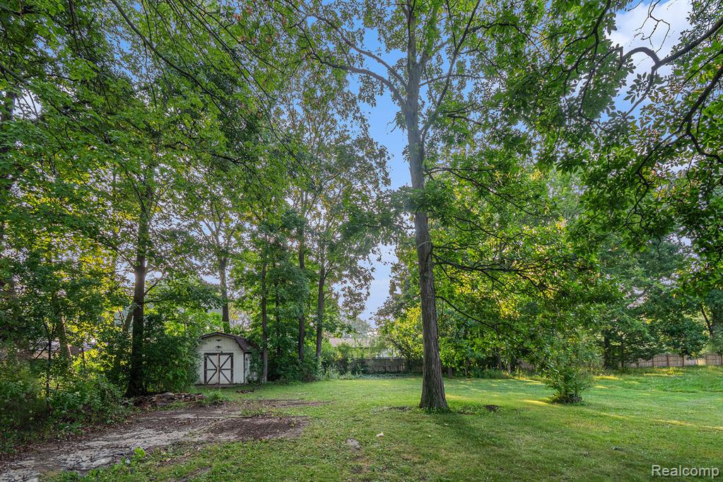 3014 Center Road Flint, MI 48506 - Photo 16 of 19