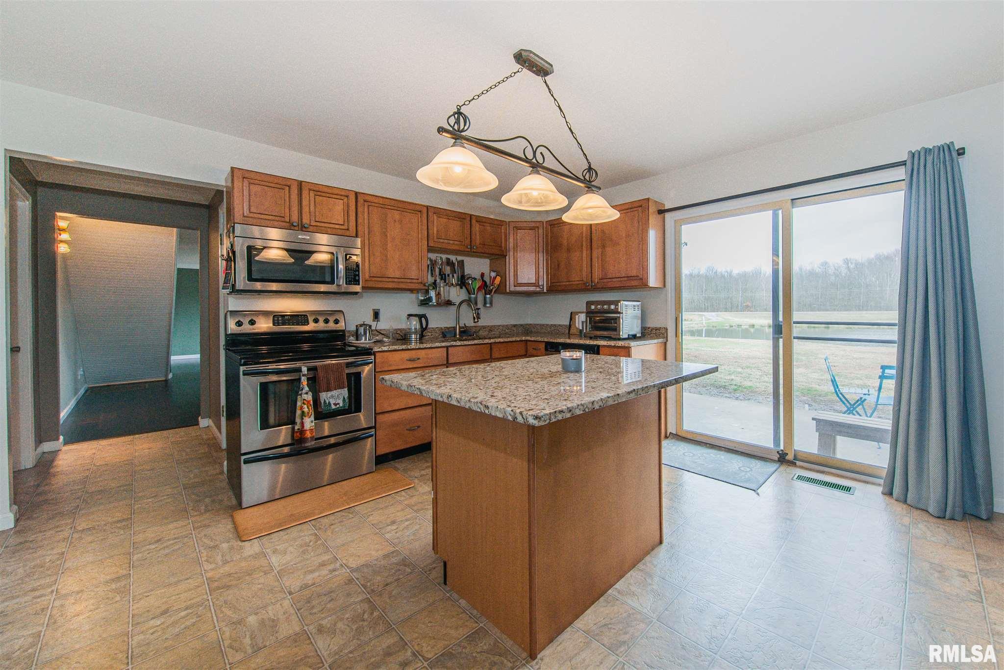 7997 Giant City Road Carbondale, IL 62902 - Photo 5 of 25 Gallery Image 5