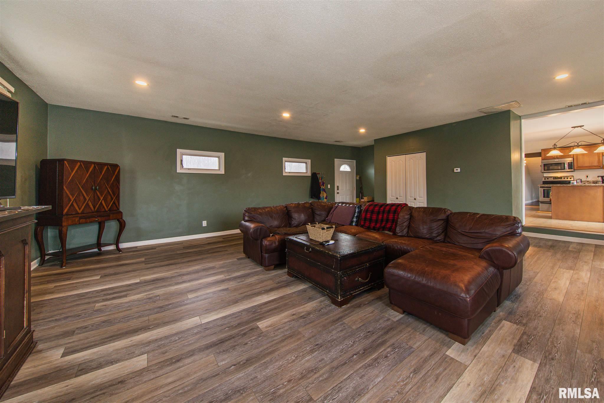 7997 Giant City Road Carbondale, IL 62902 - Photo 6 of 25 Gallery Image 6
