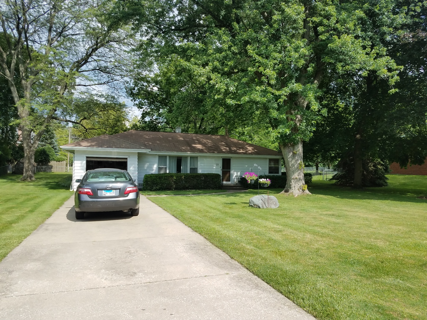 231 Red Oak Road Northbrook, IL 60062 - Photo 1 of 7