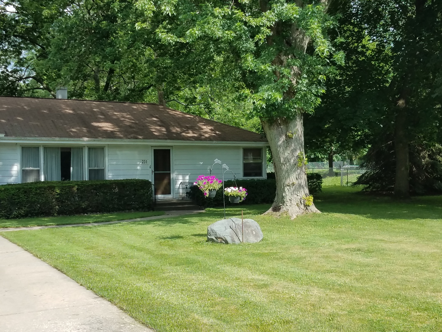 231 Red Oak Road Northbrook, IL 60062 - Photo 2 of 7