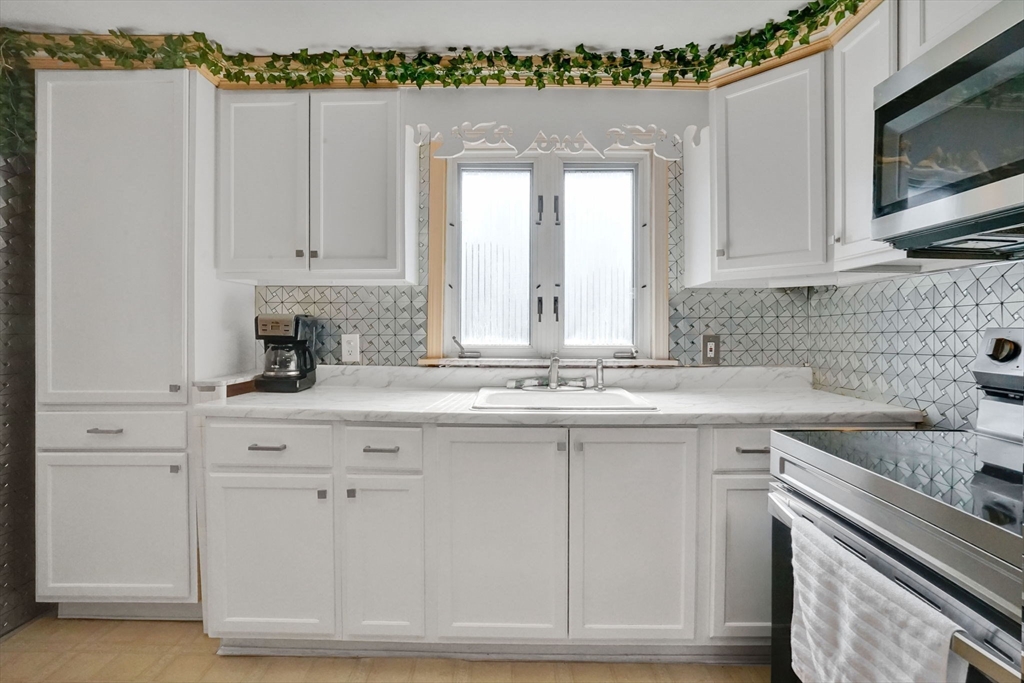 519 Prospect Street Chicopee, MA 01020 - Photo 10 of 18