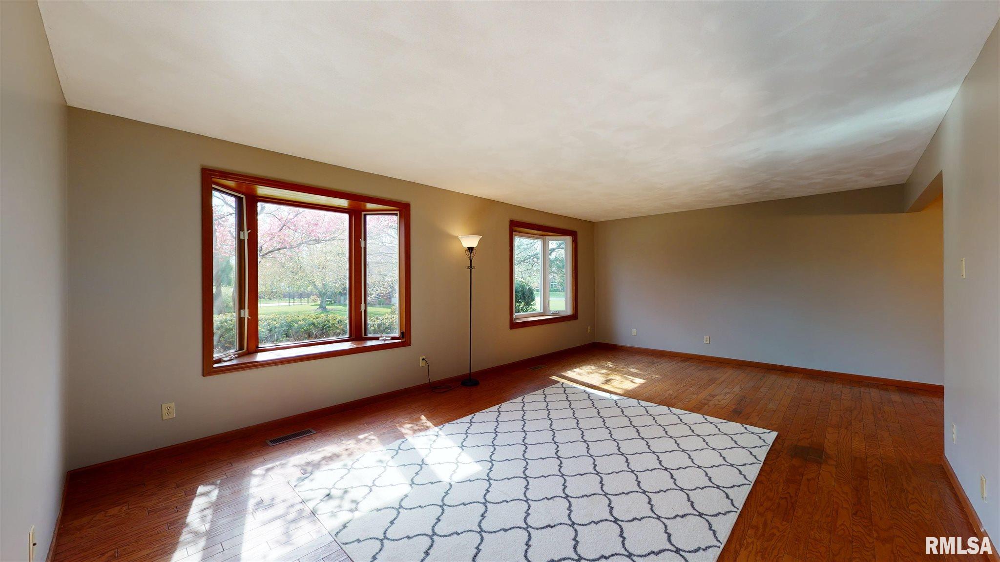 525 West Wolf Road Peoria, IL 61614 - Photo 9 of 44 Gallery Image 9