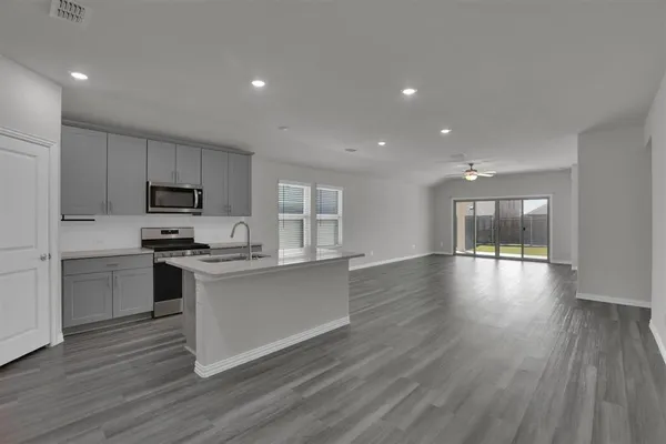 $2,045 | 523 Deer Canyon Way, Princeton, TX 75407