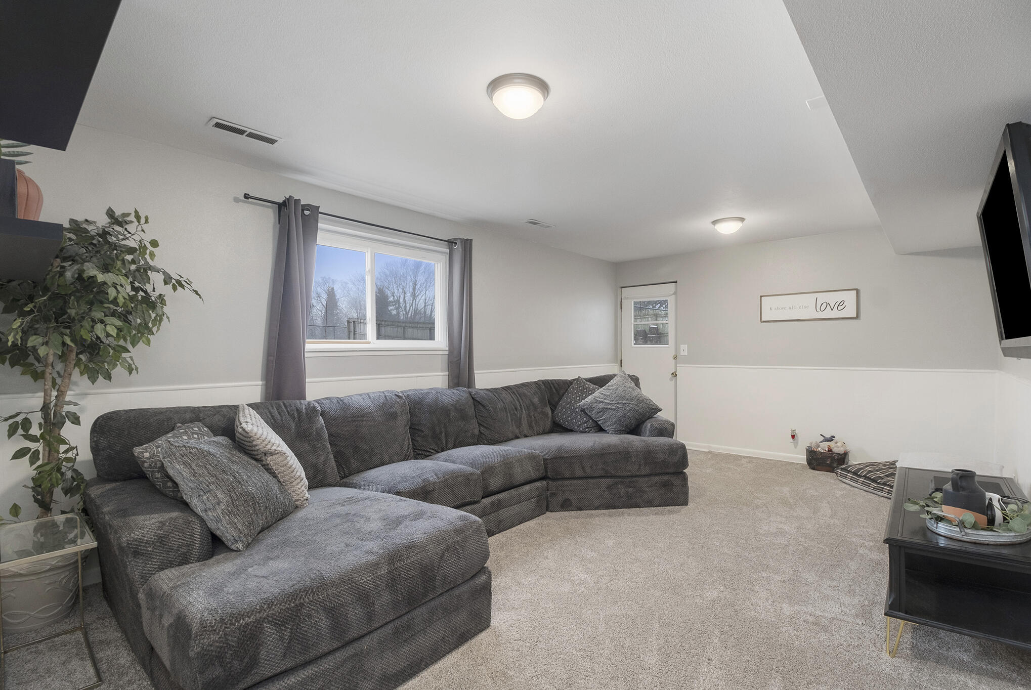 419 Allen Road Marshall, MI 49068 - Photo 18 of 24 family room