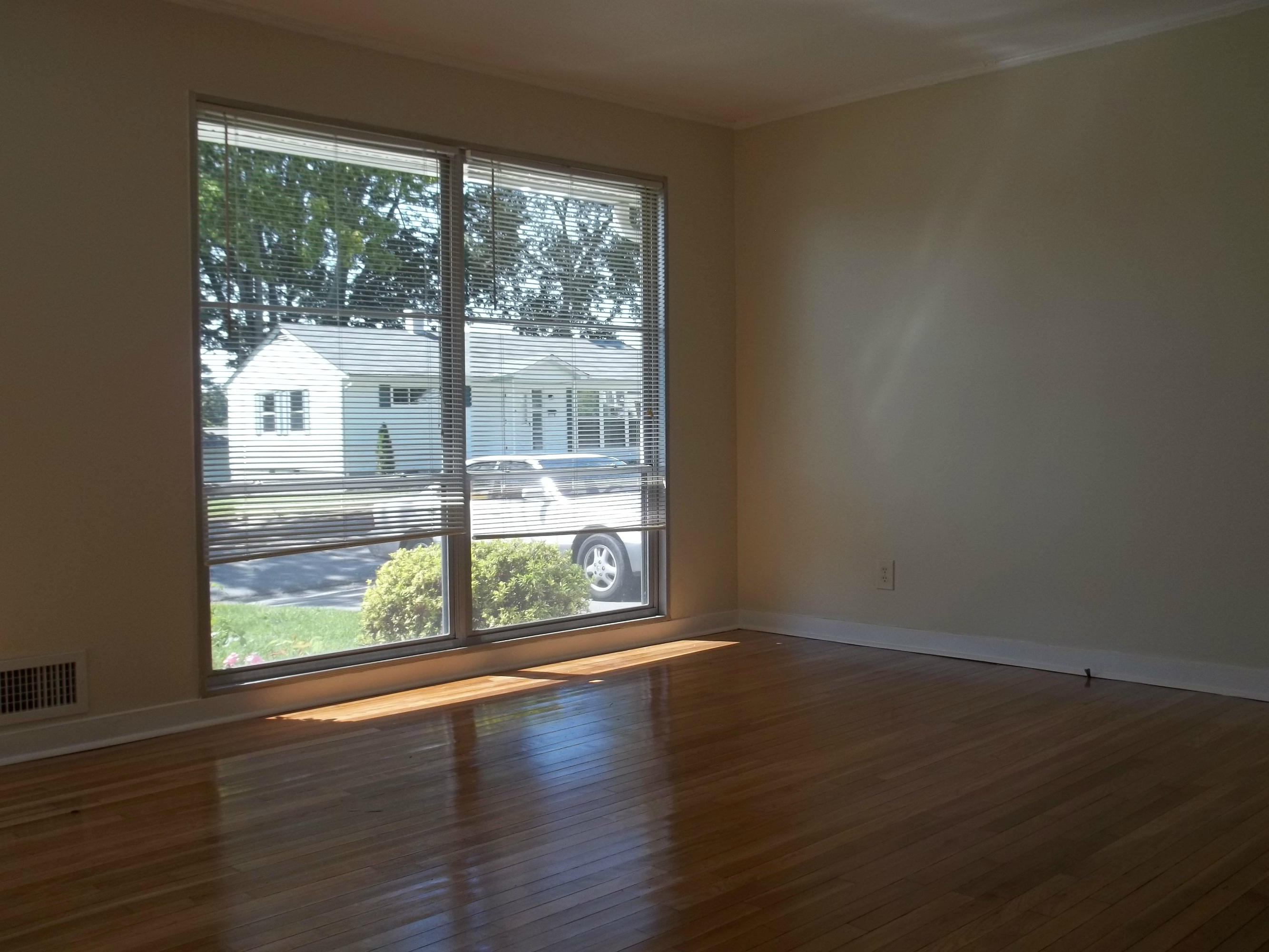 102 West Arrowwood Road Oak Ridge, TN 37830 - Photo 11 of 35 Large living room windows