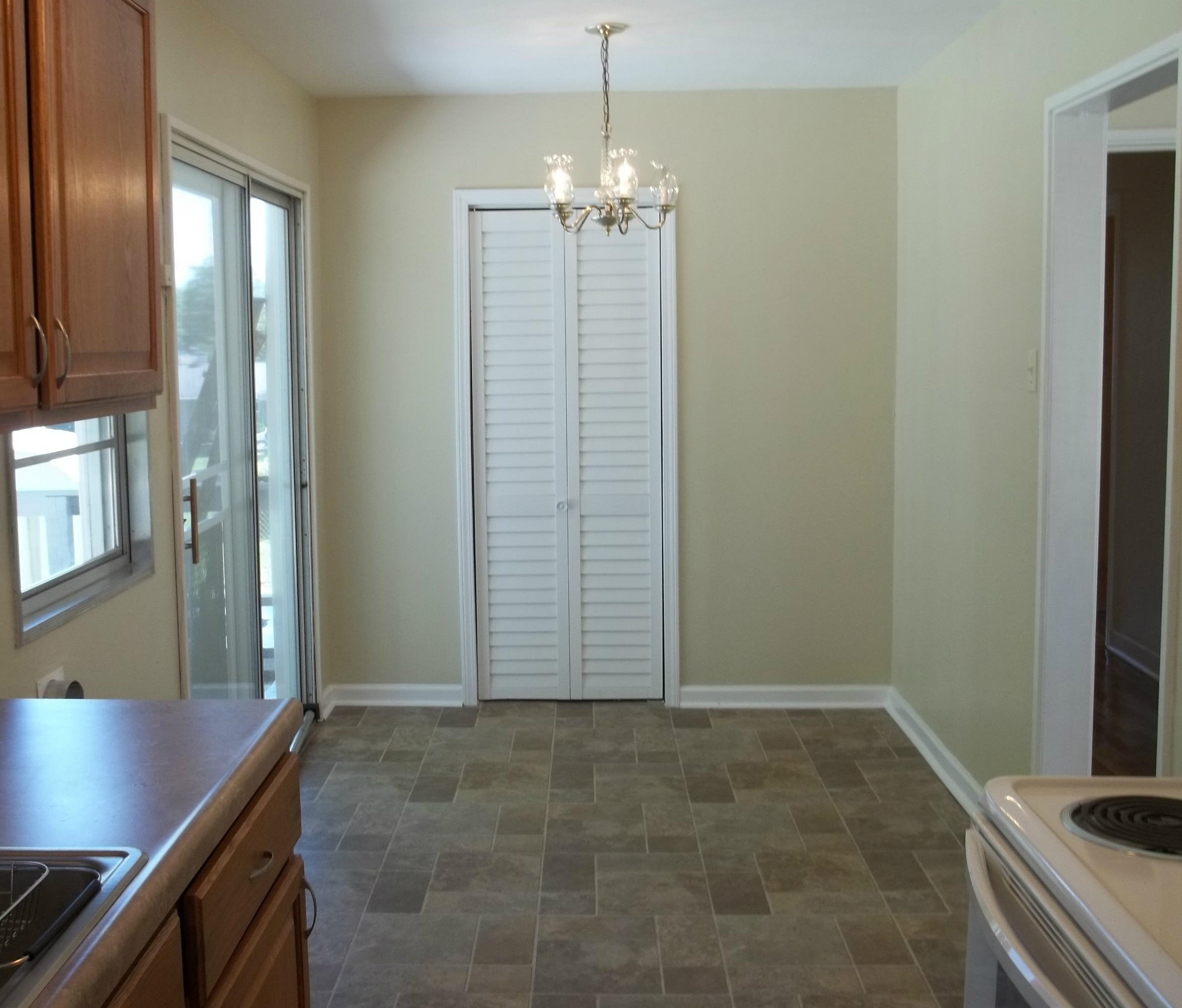 102 West Arrowwood Road Oak Ridge, TN 37830 - Photo 14 of 35 View from kitchen to pantry