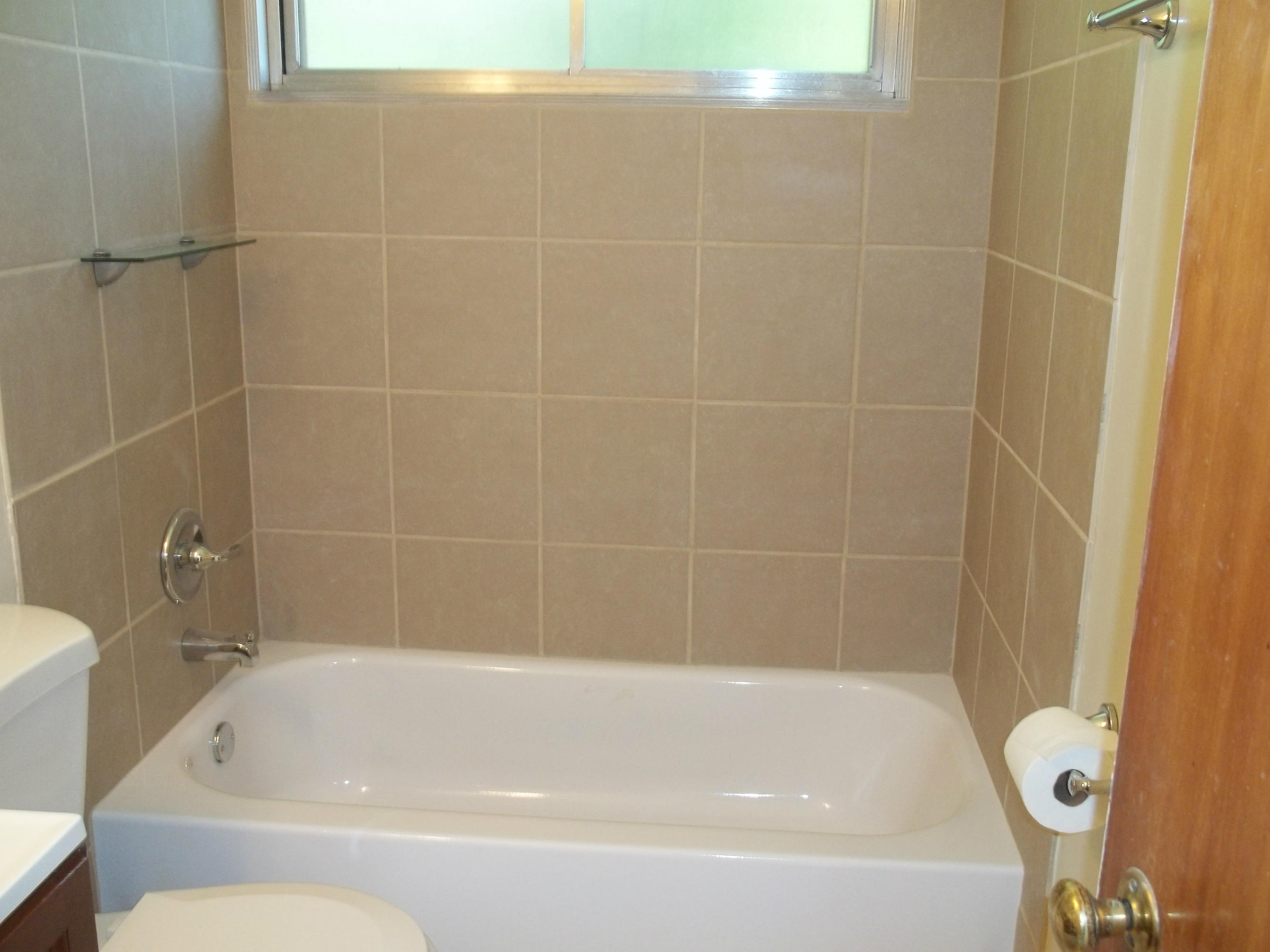 102 West Arrowwood Road Oak Ridge, TN 37830 - Photo 22 of 35 Large tub/shower for relaxing baths