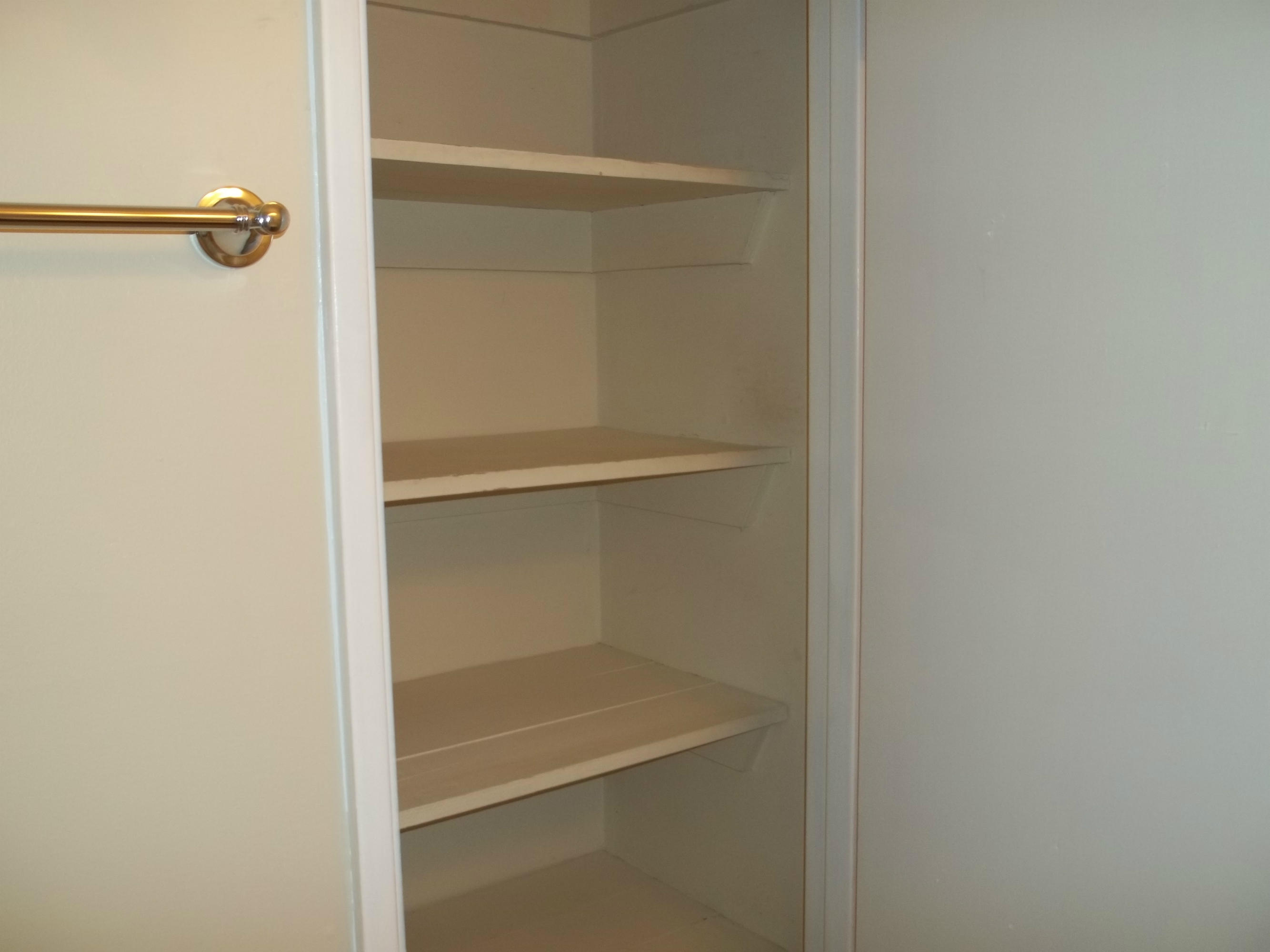 102 West Arrowwood Road Oak Ridge, TN 37830 - Photo 24 of 35 Linen closet in bathroom