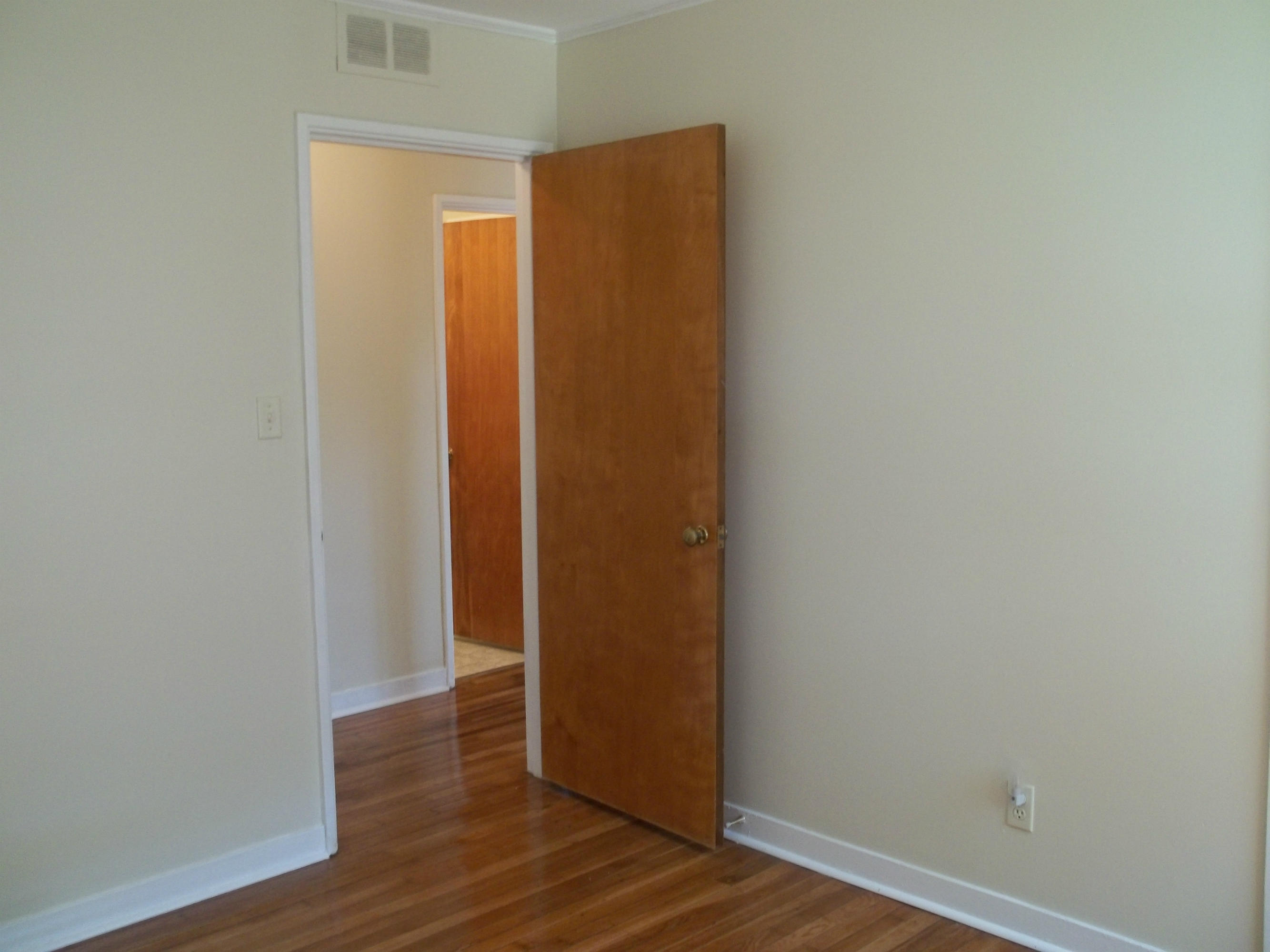 102 West Arrowwood Road Oak Ridge, TN 37830 - Photo 30 of 35 2nd bedroom