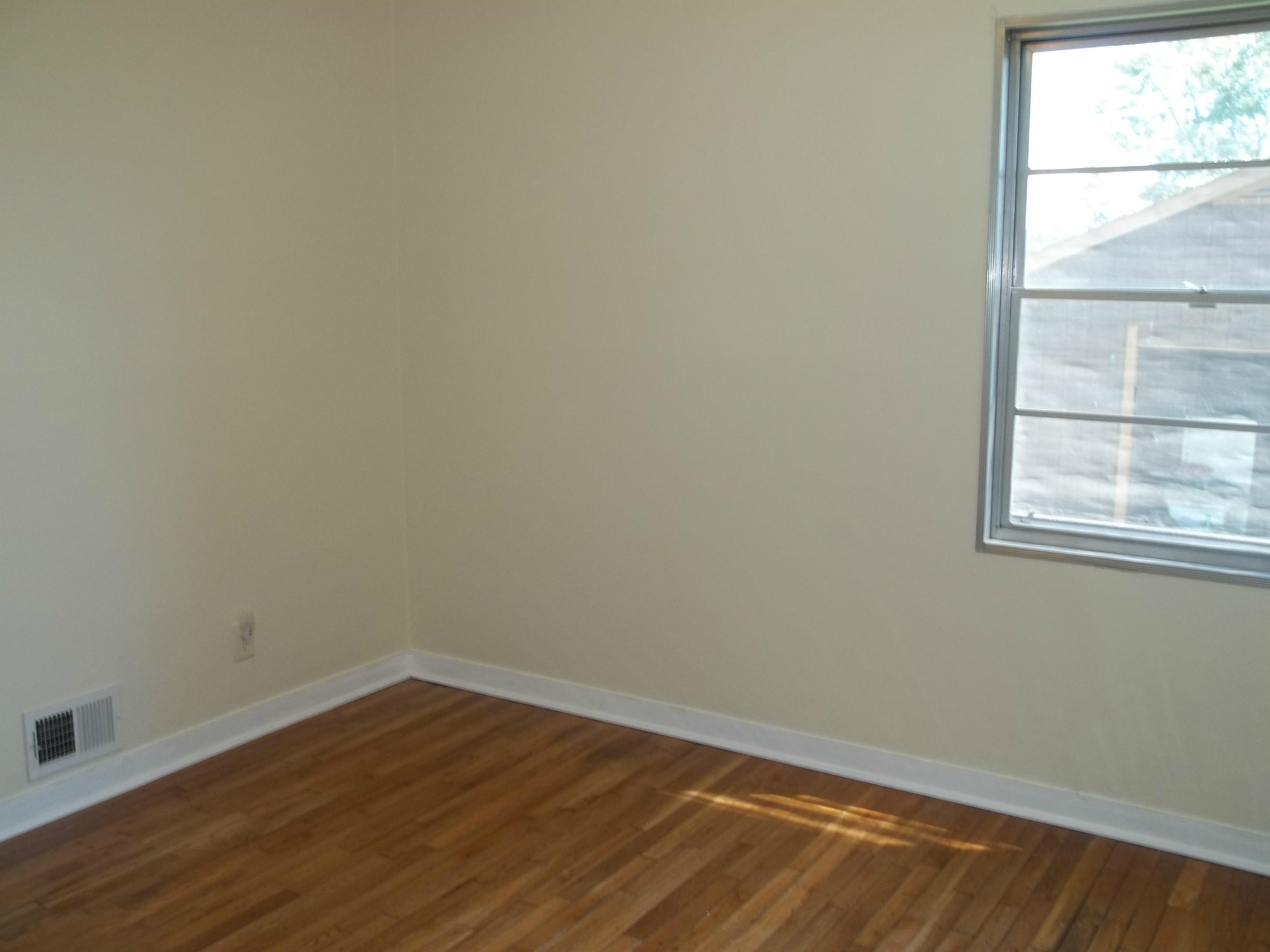102 West Arrowwood Road Oak Ridge, TN 37830 - Photo 32 of 35 3rd bedroom