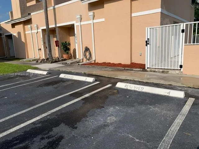 $179,900 | 4075 Coral Springs Drive, Unit 5, Coral Springs, FL 33065