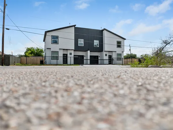 $2,000 | 6186 Eastland Street, Unit B, Houston, TX 77028