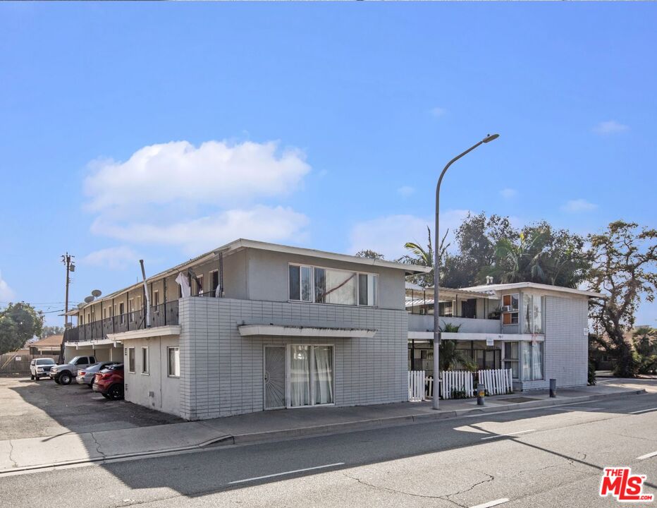 902 17th Street Santa Ana, CA 92701 - Photo 11 of 13 a view of a white building among the street with houses