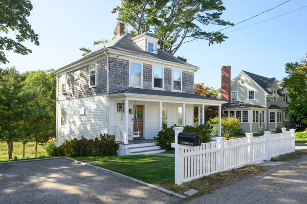 $995,000 | 10 Parker Avenue, Cohasset, MA 02066