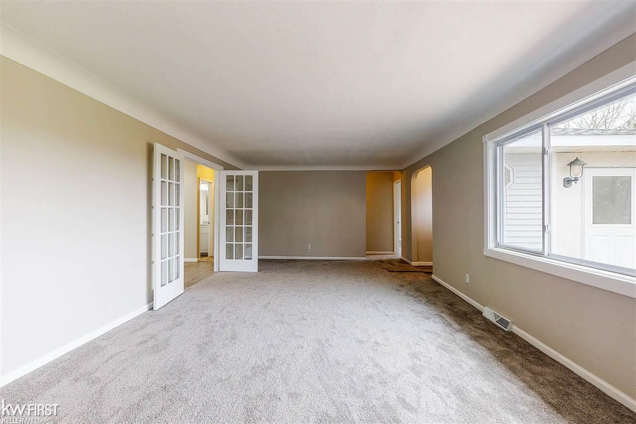 4065 South Genesee Road Grand Blanc, MI 48439 - Photo 7 of 38 50073077-6.JPG
