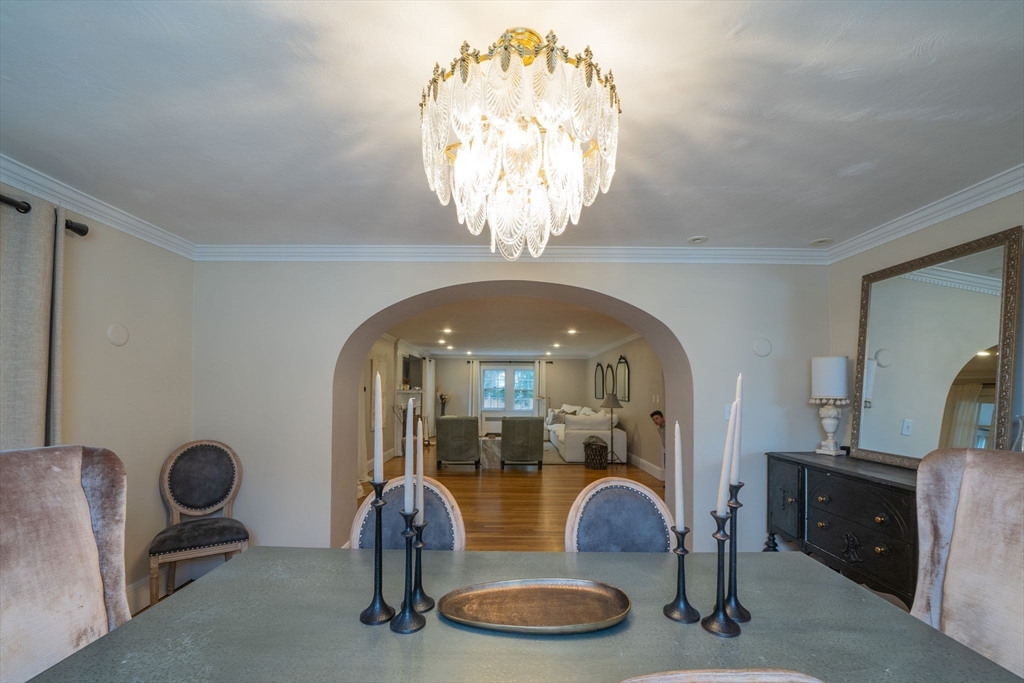 642 Centre Street Newton, MA 02458 - Photo 11 of 40