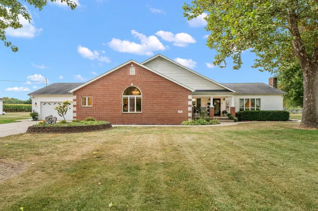 $915,000 | 1705 East Lake Kenoyer Road, Brook, IN 47922