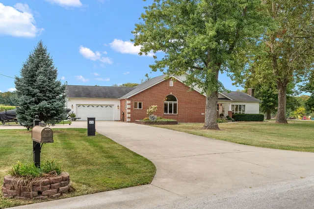 $915,000 | 1705 East Lake Kenoyer Road, Brook, IN 47922
