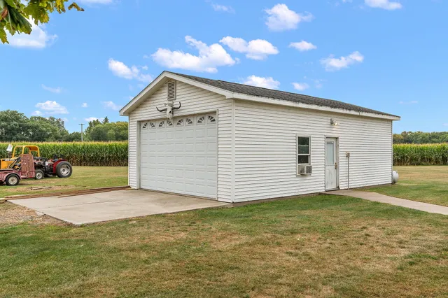 $915,000 | 1705 East Lake Kenoyer Road, Brook, IN 47922