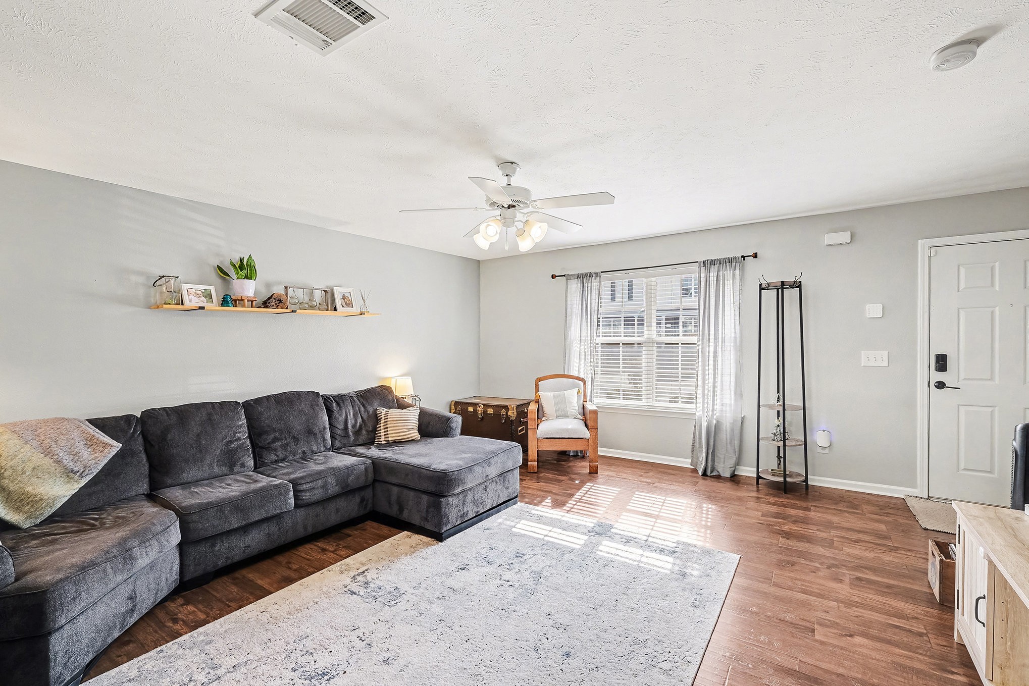 2039 George Buchanan La Vergne, TN 37086 - Photo 3 of 18 a living room with furniture and a window