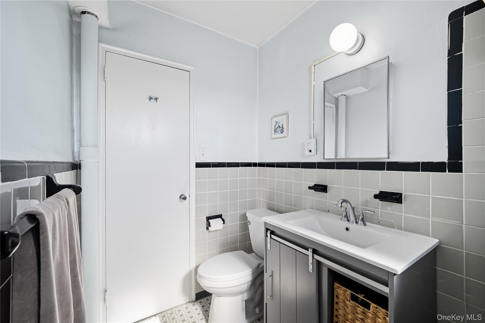 21-20 33rd Road, Unit 15C Queens, NY 11106 - Photo 7 of 18 a bathroom with a sink and a toilet