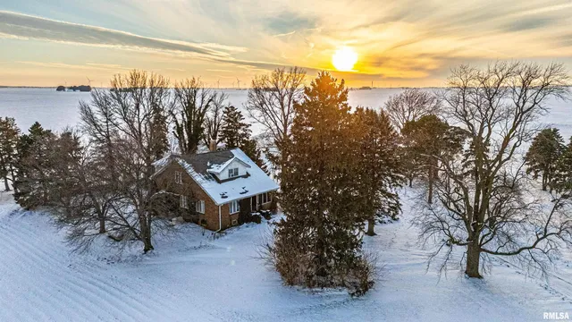 $299,000 | 2125 700th Street, Mount Pulaski, IL 62548