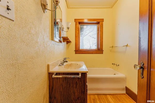 $299,000 | 2125 700th Street, Mount Pulaski, IL 62548