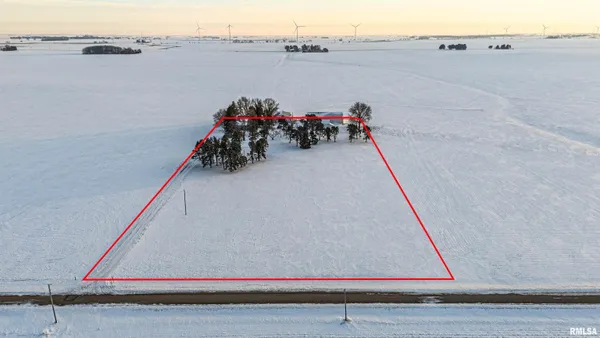 $305,000 | 2125 700th Street, Mount Pulaski, IL 62548