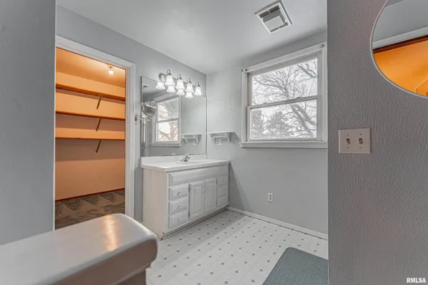 $305,000 | 2125 700th Street, Mount Pulaski, IL 62548