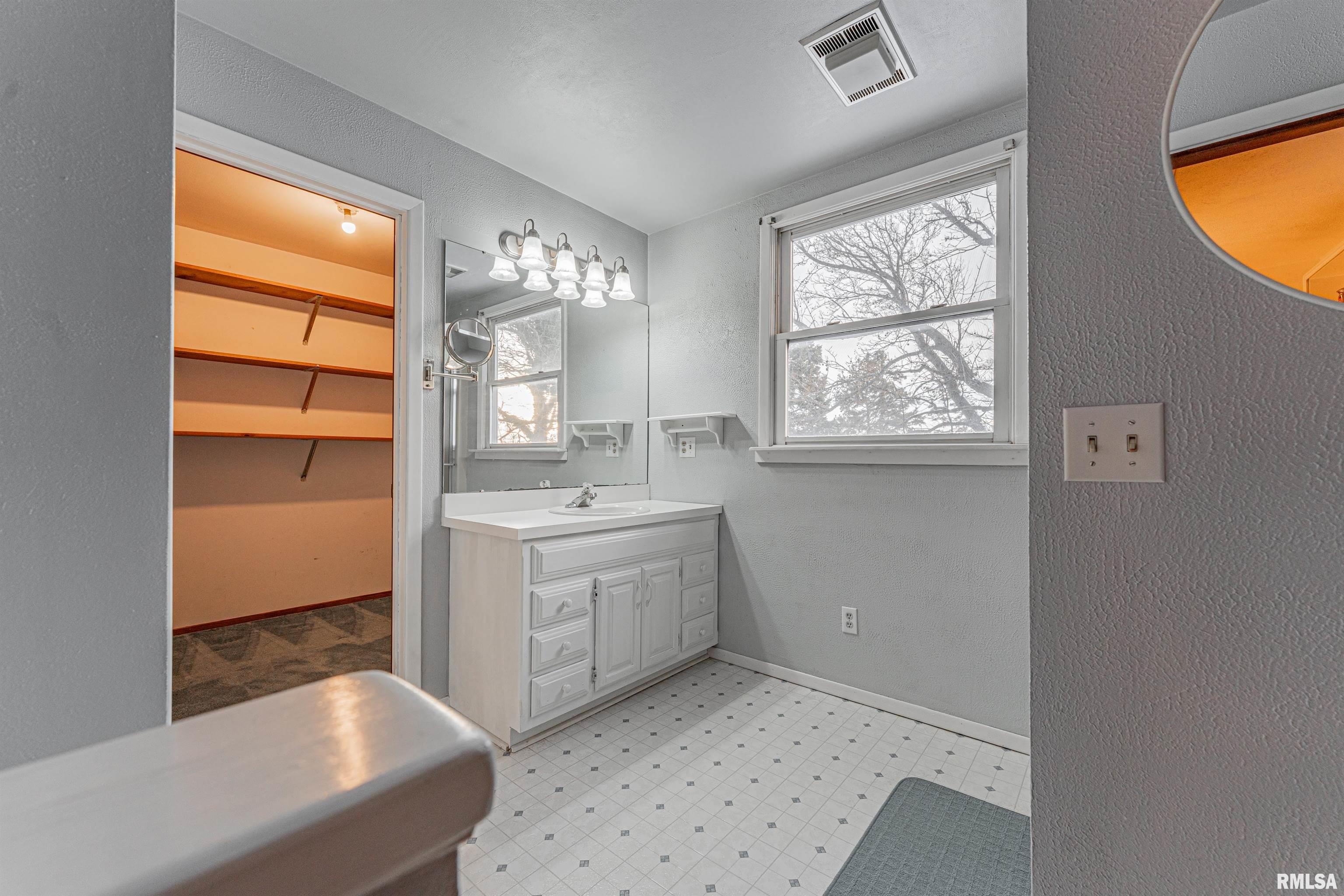 2125 700th Street Mount Pulaski, IL 62548 - Photo 31 of 48