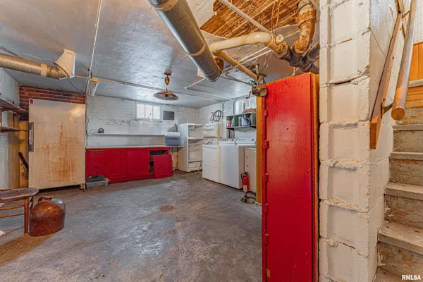 $305,000 | 2125 700th Street, Mount Pulaski, IL 62548