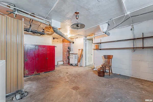 $305,000 | 2125 700th Street, Mount Pulaski, IL 62548