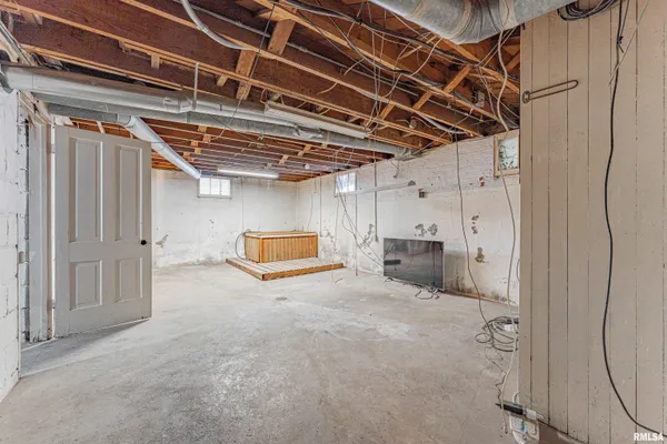 $305,000 | 2125 700th Street, Mount Pulaski, IL 62548