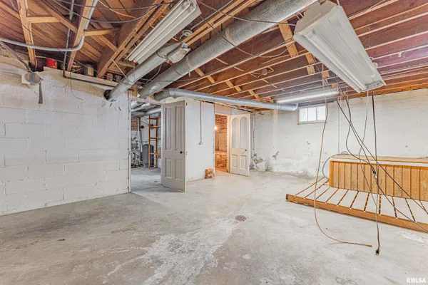 $305,000 | 2125 700th Street, Mount Pulaski, IL 62548